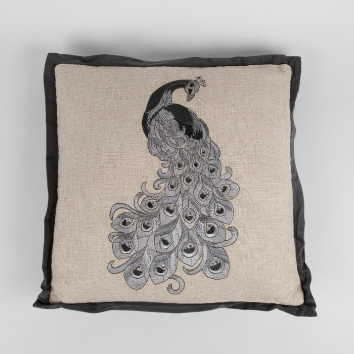 CUSHION PEACOCK NTRL/GRY 45X45 (327131010)
