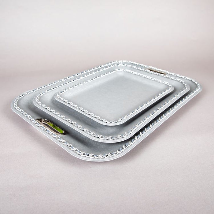 SMALL PLASTIC TRAY W/METAL/SILVER CHAIN 25CM BY 33CM (202107381)